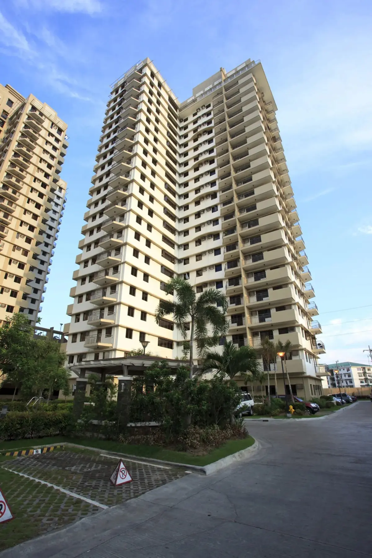 Altiva at Cypress Towers, DMCI Homes condo building facade in Taguig City, actual photo
