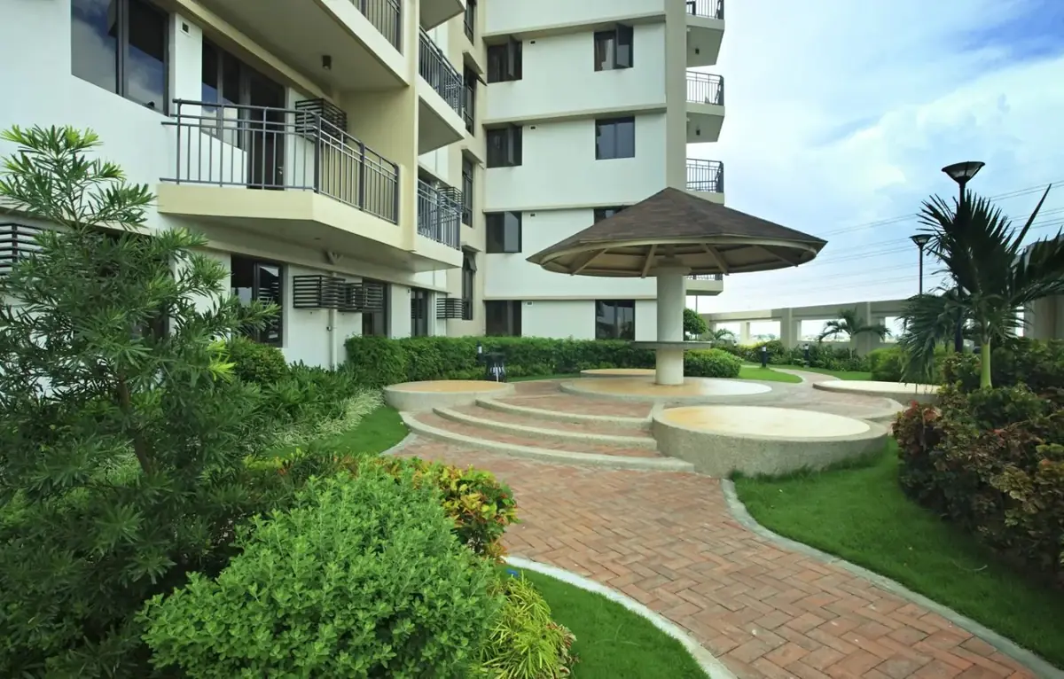Podium Garden at Cypress Towers, DMCI condo landscaped gardens in Taguig City, actual photo